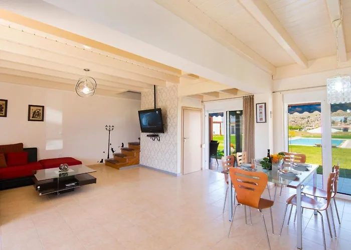 Haus In Kolympia Mit Parkplatz Und Bergblick By Interhome بيت للعطل