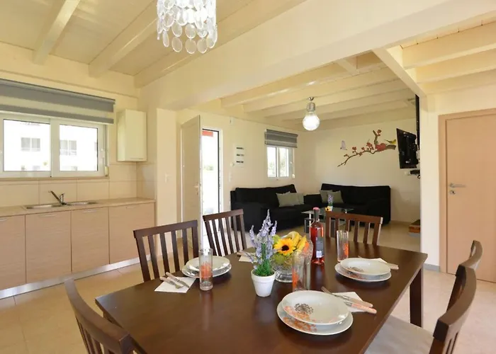 Haus In Kolympia Mit Parkplatz Und Bergblick By Interhome كولومبيا