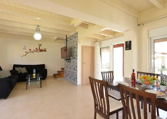 Haus In Kolympia Mit Parkplatz Und Bergblick By Interhome بيت للعطل