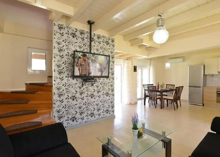 Haus In Kolympia Mit Parkplatz Und Bergblick By Interhome بيت للعطل كولومبيا