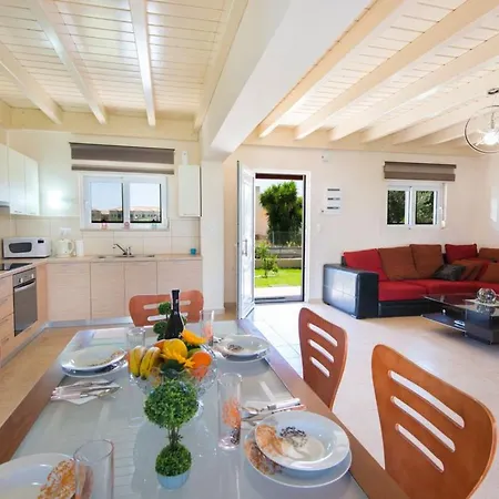 Haus In Kolympia Mit Parkplatz Und Bergblick By Interhome *