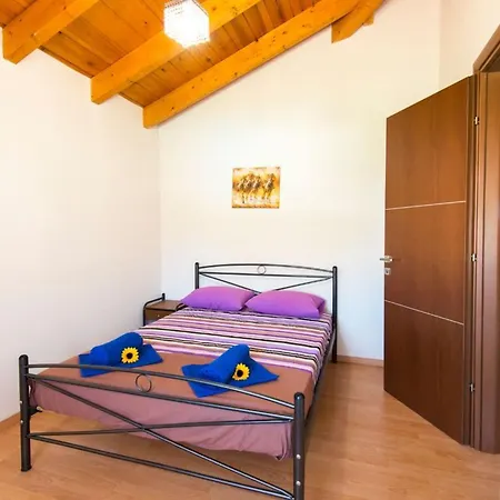Haus In Kolympia Mit Parkplatz Und Bergblick By Interhome *