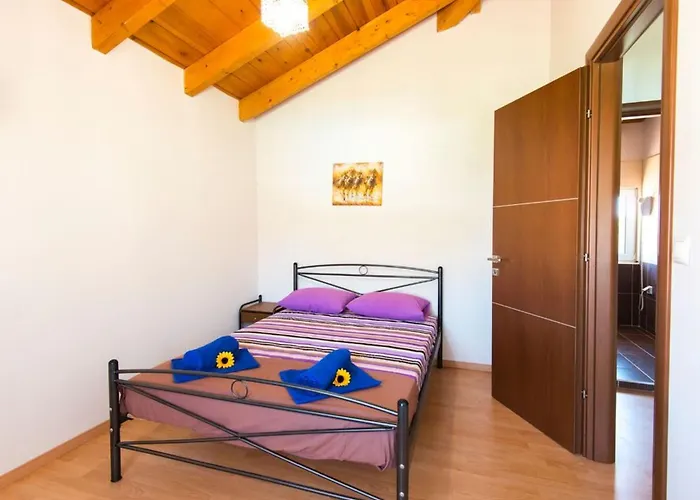 Haus In Kolympia Mit Parkplatz Und Bergblick By Interhome *