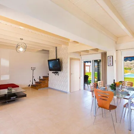 Haus In Kolympia Mit Parkplatz Und Bergblick By Interhome Дом отдыха
