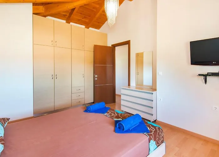 Haus In Kolympia Mit Parkplatz Und Bergblick By Interhome Дом отдыха *